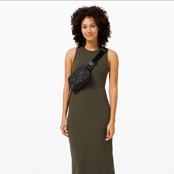 🖤 Lululemon 🖤 Everywhere Belt Bag Black Camo - Picture 2 of 8